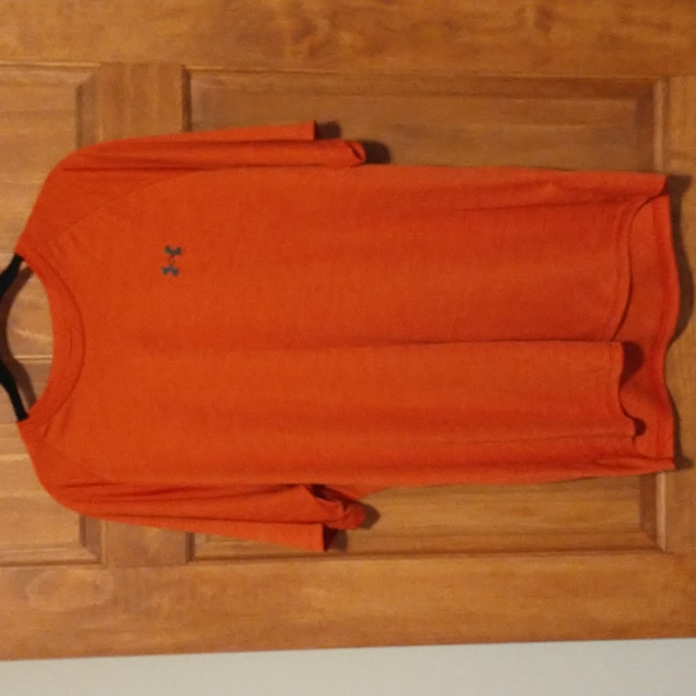 Under Armour men's size XL loose fitting shirt with logos